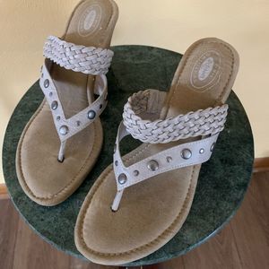 Dr. Scholl’s tan sandals size 9.5